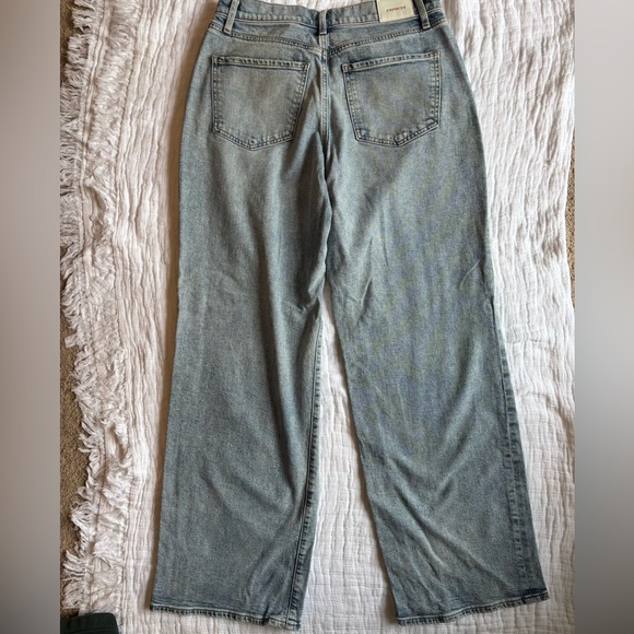 Express Women’s High Waisted Light Wash Pleated Relaxed Wide Leg Jeans - Picture 5 of 6